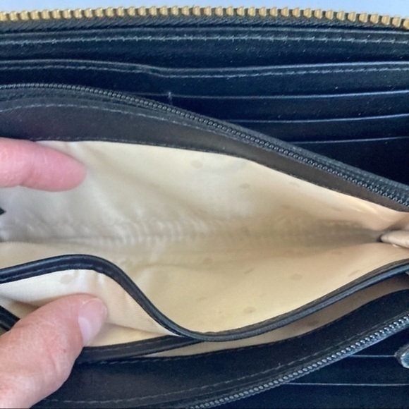 Kate spade black white floral zipper clutch wallet